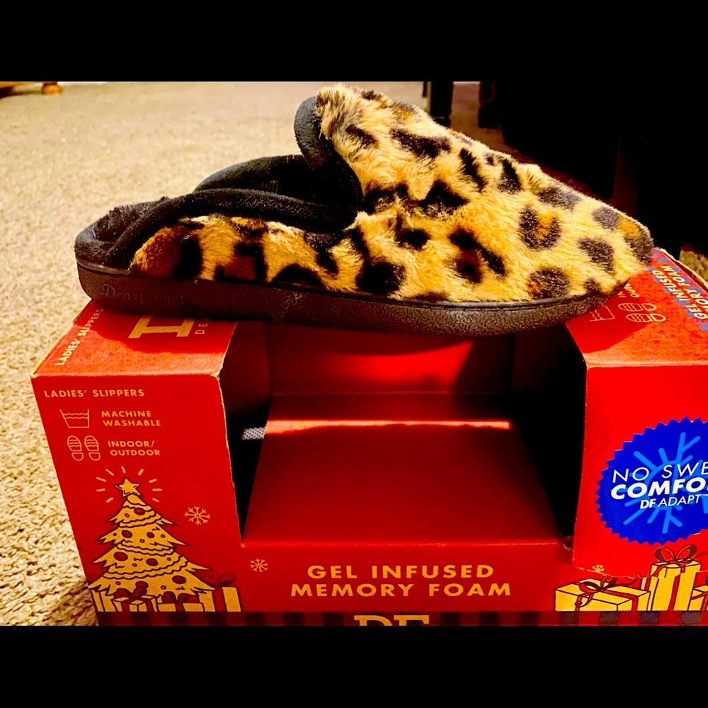 Dearfoam gel infused memory foam slippers